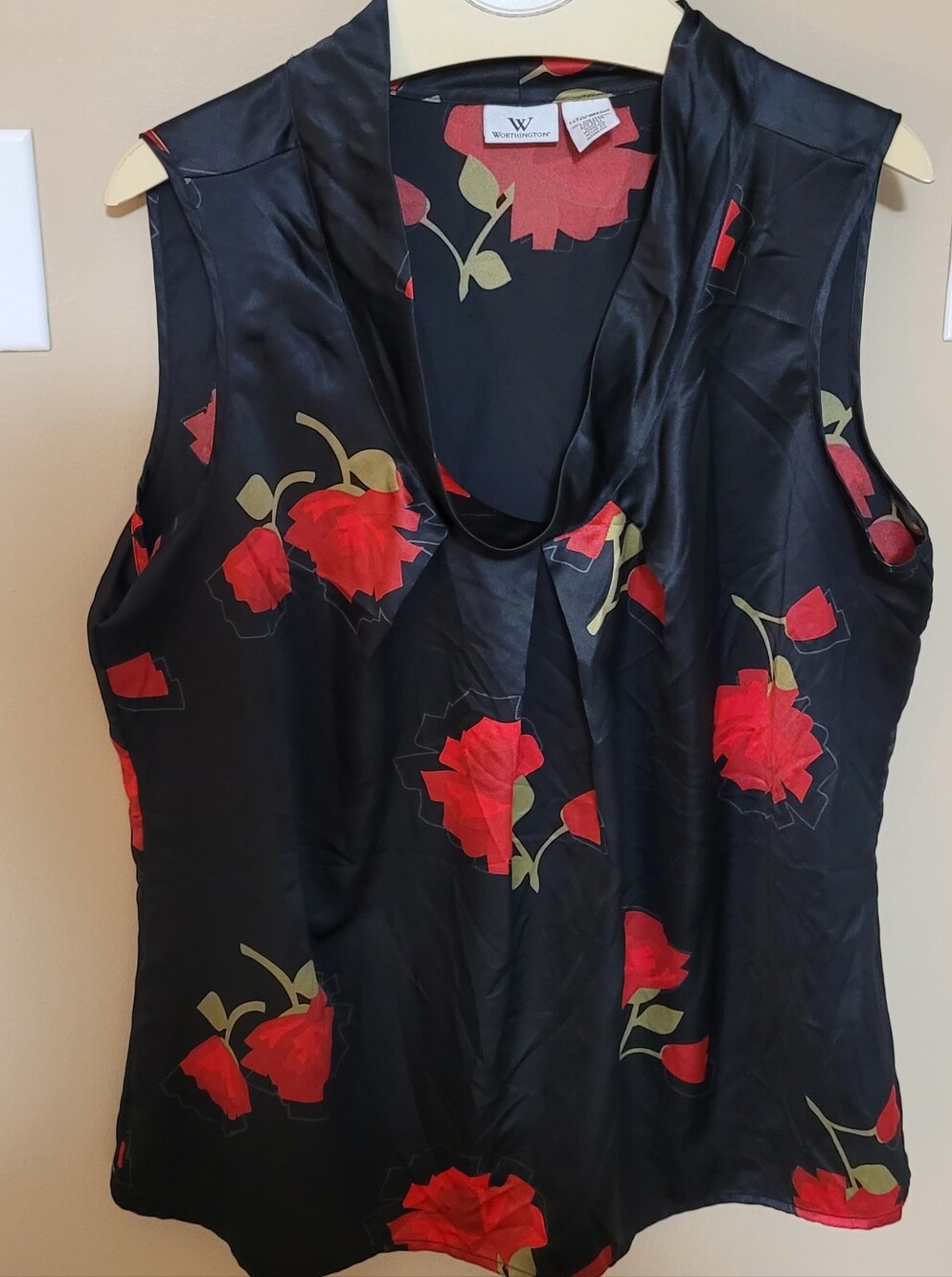 💜2 for $10💜 Bundle and save. Dresy Top With Roses